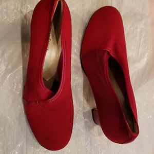 Taryn Rose 3 inch heel, closed toe